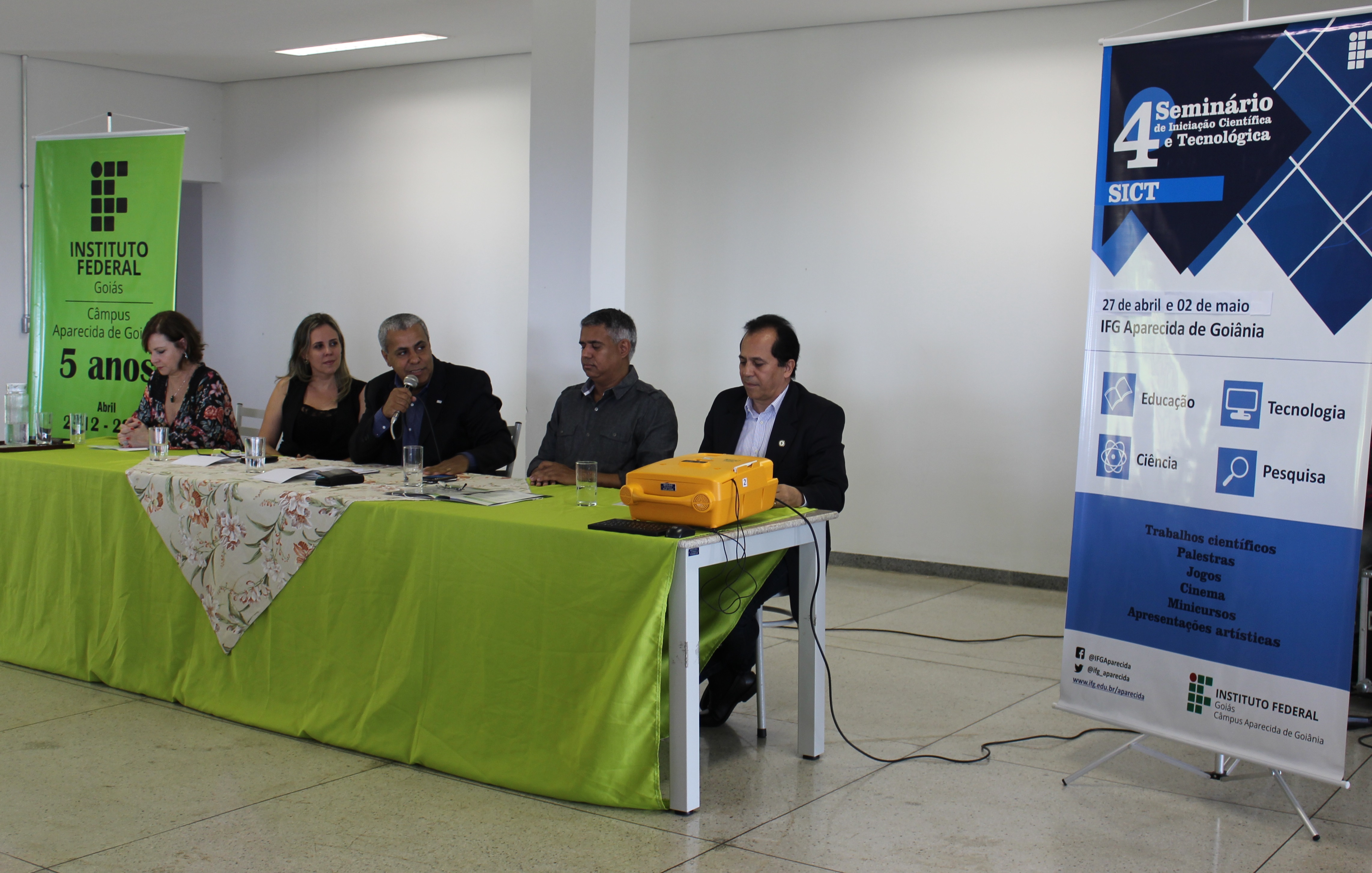 O reitor Jerônimo Rodrigues da Silva elogiou a organização do evento por associar a pesquisa científica à ética